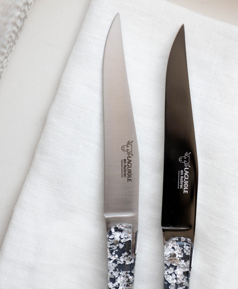 Hier abgebildet ist das Steakmesser-Set Pailletten von Laguiole en Aubrac – im Onlineshop RAUm concept store