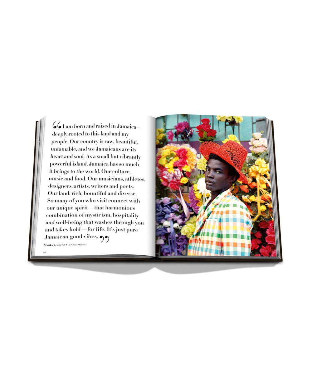 Aufgeschlagene Seite des Coffee Table Books „Jamaica Vibes“ von Assouline im RAUM concept store 