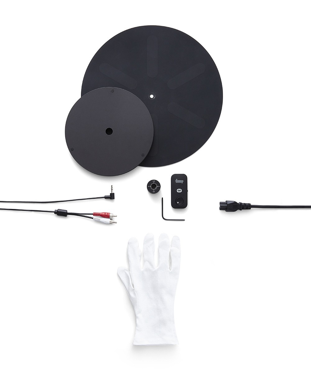 Hier ist ein Produktfoto des Transparent Turntables in der Farbe Black von der Marke Transparent Sound zu sehen – im Onlineshop RAUM concept store