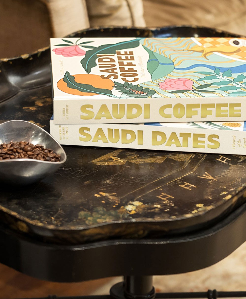 Moodbild des Coffee Table Books „Saudi Coffee: The Culture of Hospitality“ von Assouline im RAUM concept store 