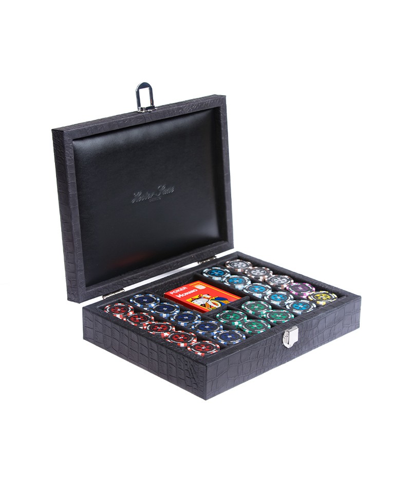 Dieses Produktbild zeigt das Poker Set Alligator in black von Hector Saxe im RAUM concept store.