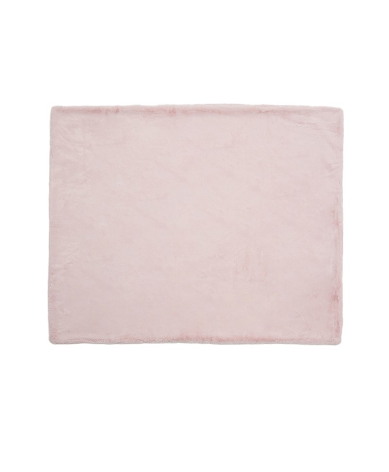 Das Produktfoto zeigt die ausgebreitete Decke Brady von der Marke Apparis in der Farbe blush – im Onlineshop RAUM concept store