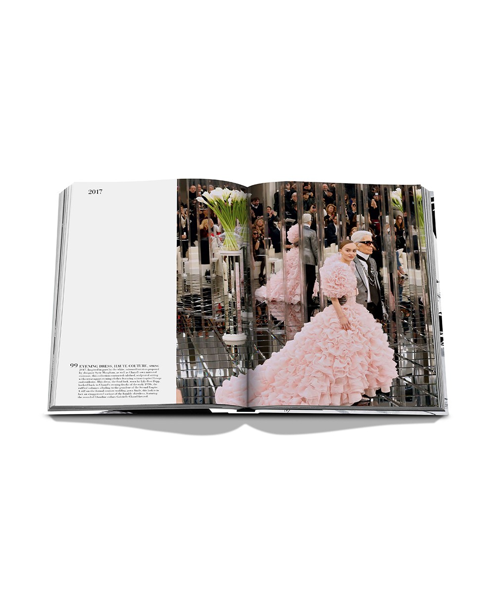 Das Produktbild zeigt den Bildband „Chanel: The Legend of an Icon“ von Assouline - RAUM concept store