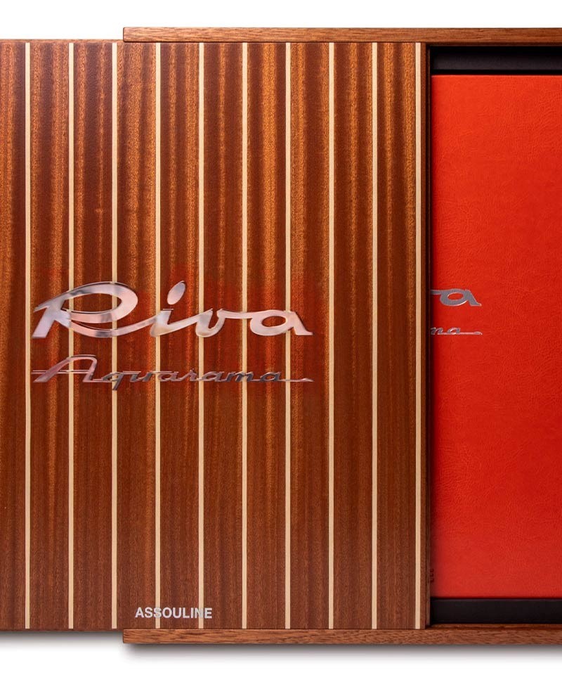 Dieses Produktbild zeigt den Bildband Riva Aquarama von Assouline im RAUM concept store.