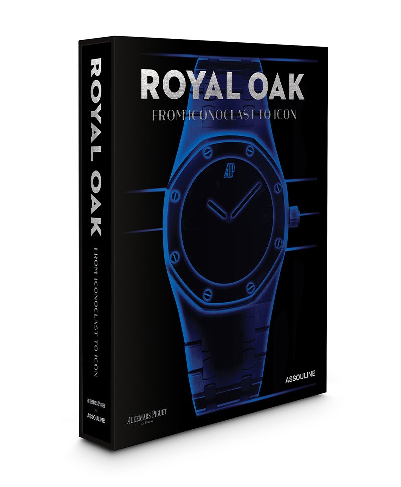 Hier abgebildet ist ein Seitenbild des Bildbands Royal Oak: From Iconoclast to Icon von Assouline – im Onlineshop RAUM concept store