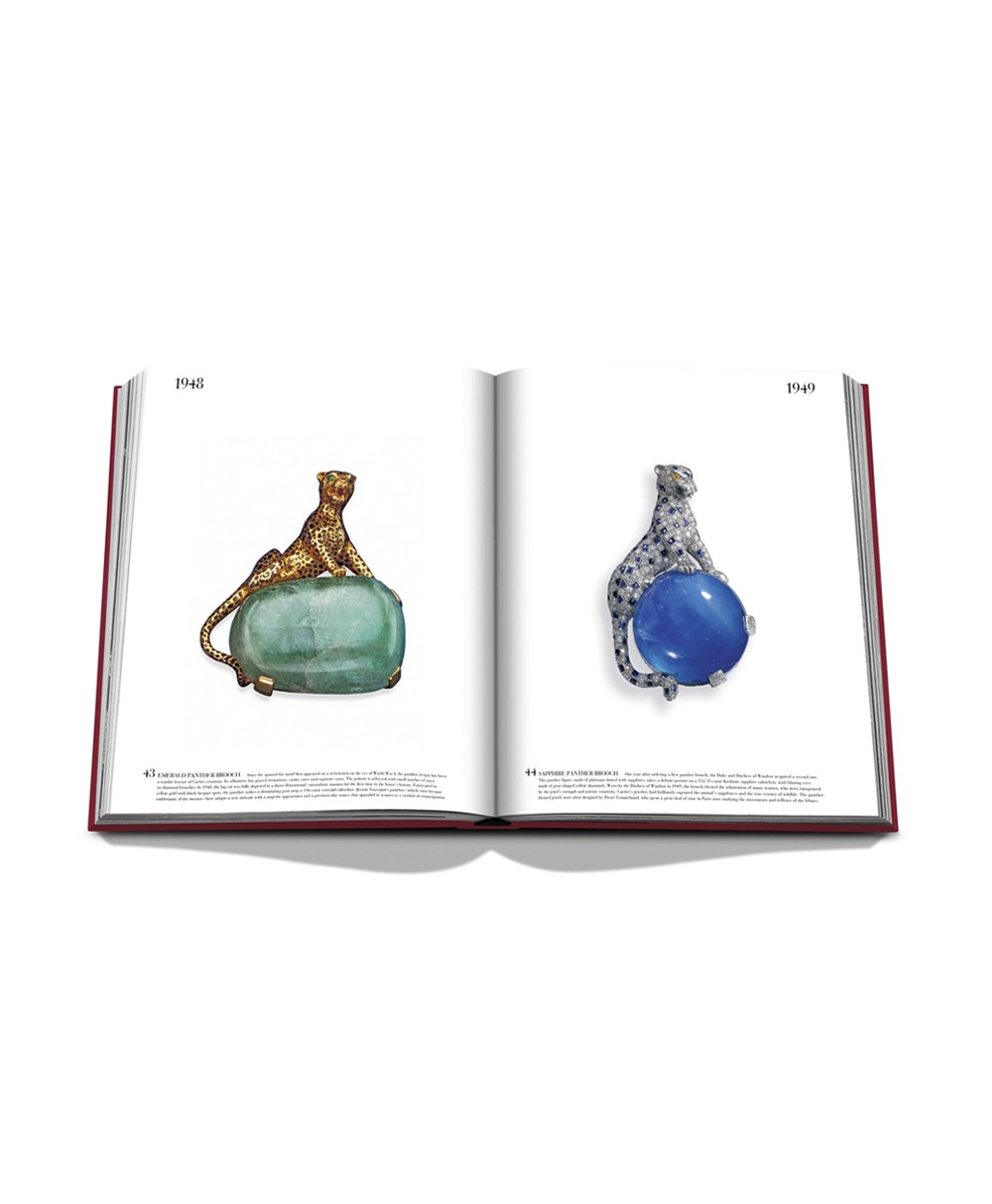 Aufgeschlagene Seite des Bildbands „Cartier: The Impossible Collection“ von Assouline im RAUM concept store 