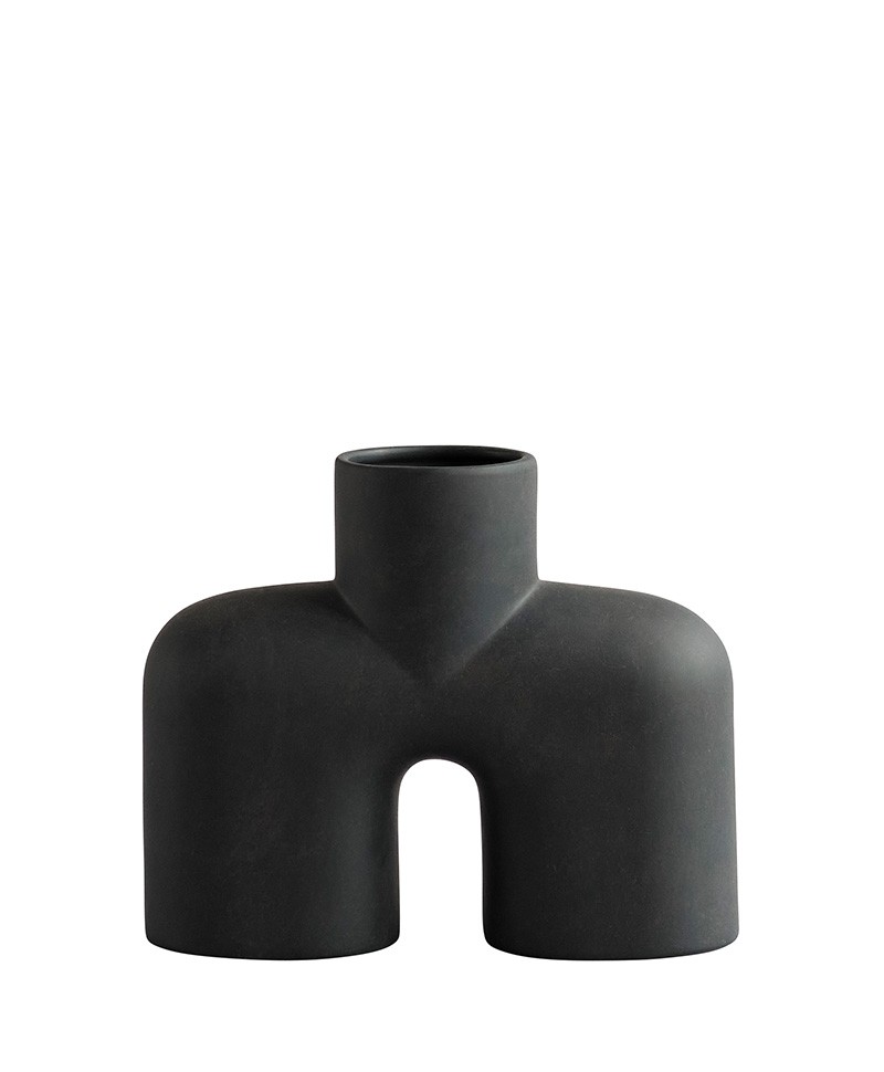 Hier abgebildet ist die Cobra Vase Uno Medio von 101 Copenhagen – im Onlineshop RAUM concept store