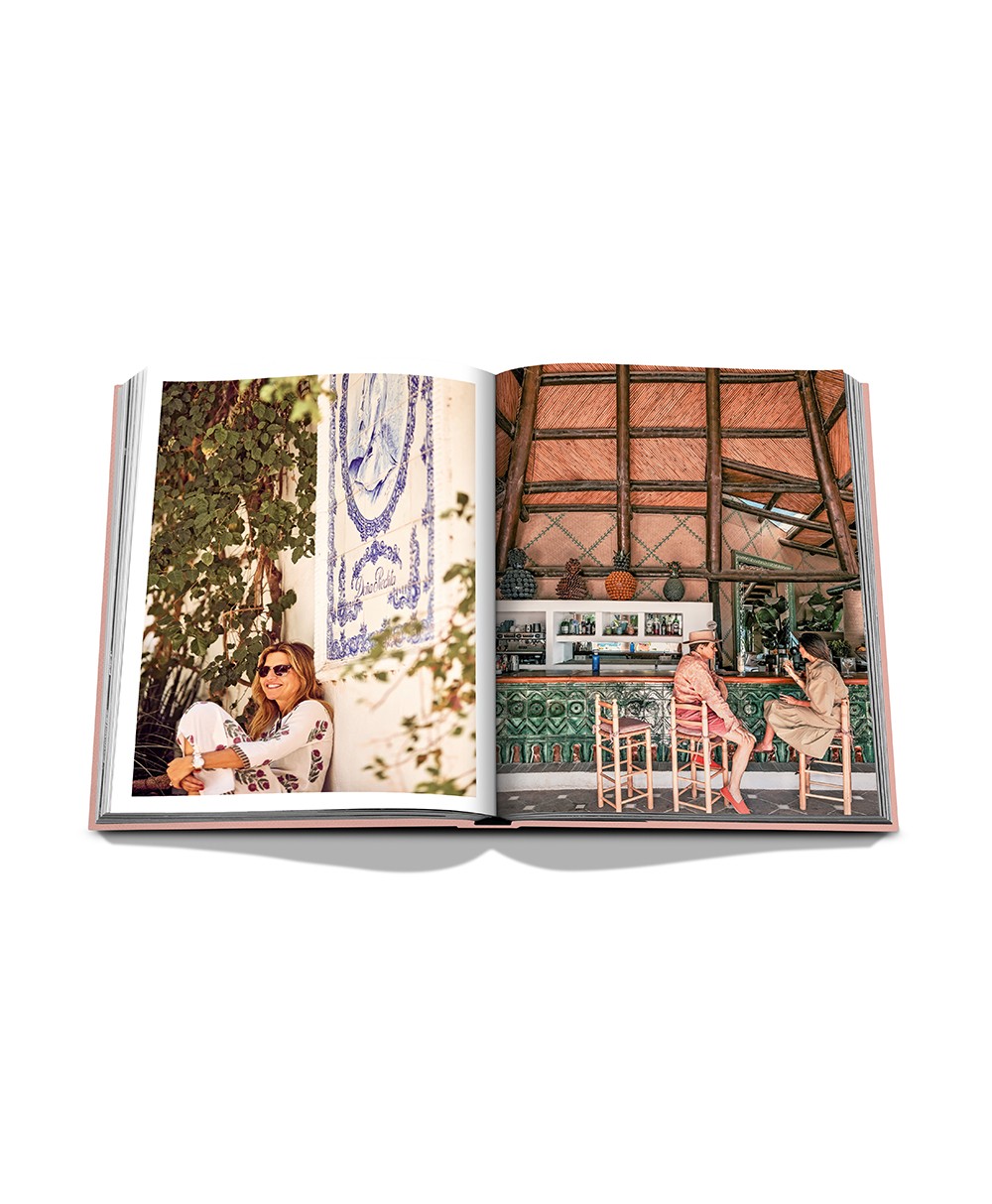 Hier abgebildet der Travelbook Bildband Marbella Sol von Assouline - RAUM concept store