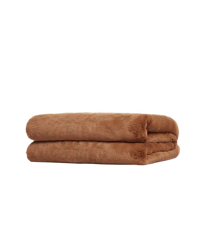 Das Produktfoto zeigt die Decke Brady von der Marke Apparis in der Farbe camel – im Onlineshop RAUM concept store