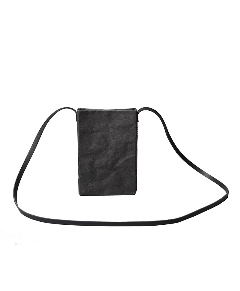 Hier sehen Sie: Bar Bag - kleine Handtasche aus Papier black von Papier Langackerhäusl