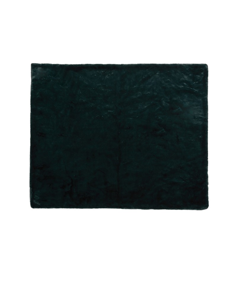 Das Produktfoto zeigt die ausgebreitete Decke Brady von der Marke Apparis in der Farbe emerald green – im Onlineshop RAUM concept store