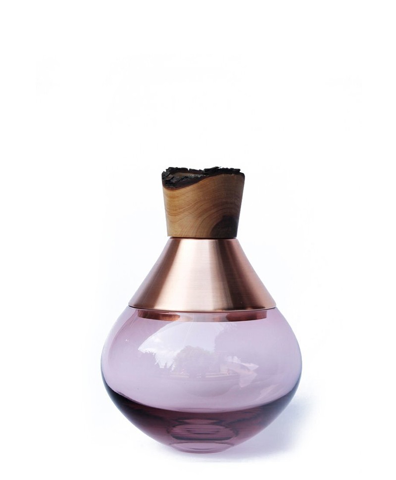 Dieses Produktbild zeigt die Glasvase India small 2 in rose von Utopia & Utility im RAUM concept store.