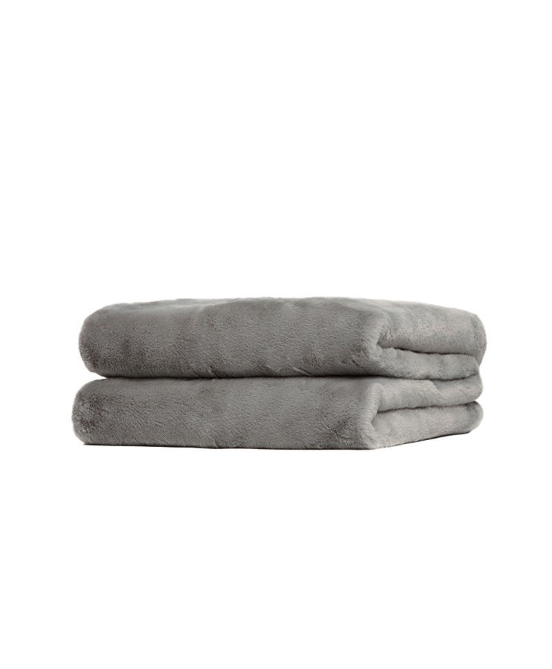 Das Produktfoto zeigt die Decke Brady von der Marke Apparis in der Farbe smoke – im Onlineshop RAUM concept store