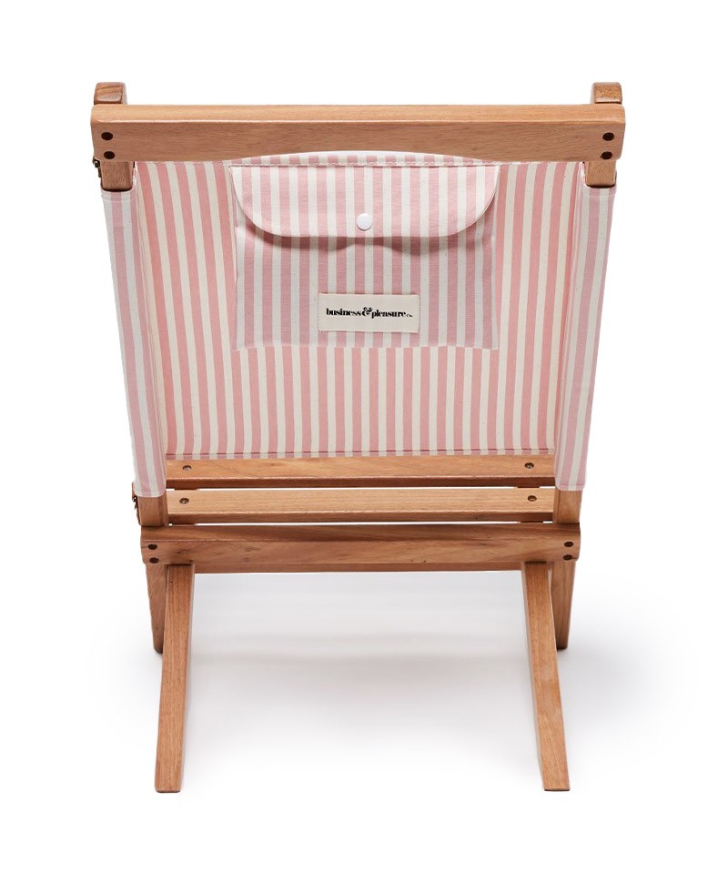 Hier abgebildet ist der The 2-Piece Chair in lauren´s pink stripe von Business & Pleasure Co. – im RAUM concept store