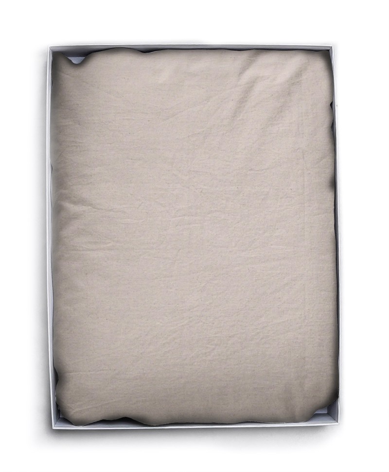 Hier abgebildet ist das Spannlaken Sytle Ten Baumwollperkal smoky grey von decode by luiz – im Onlineshop RAUM concept store