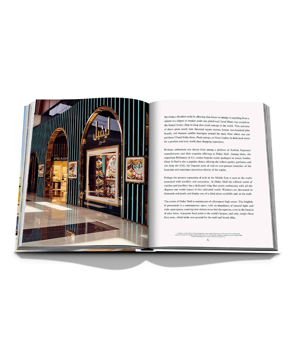 Aufgeschlagene Seite des Coffee Table Books „Dubai Mall“ von Assouline im RAUM concept store 
