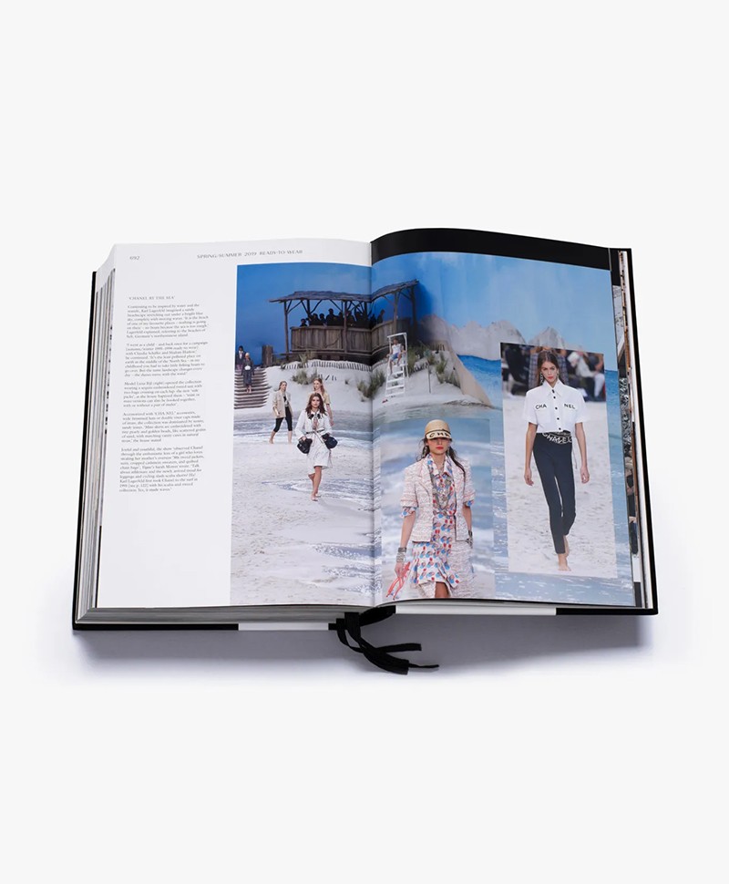 Hier sehen Sie ein Bild von dem Buch Chanel Catwalk von Thames & Hudson - RAUM concept store