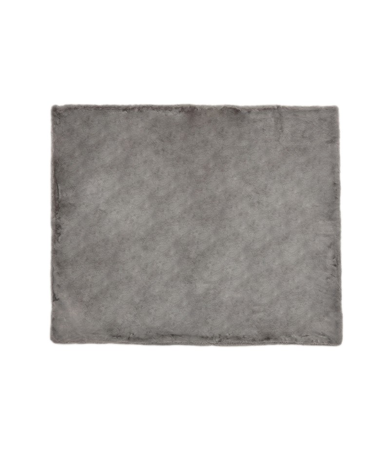 Das Produktfoto zeigt die ausgebreitete Decke Brady von der Marke Apparis in der Farbe smoke – im Onlineshop RAUM concept store