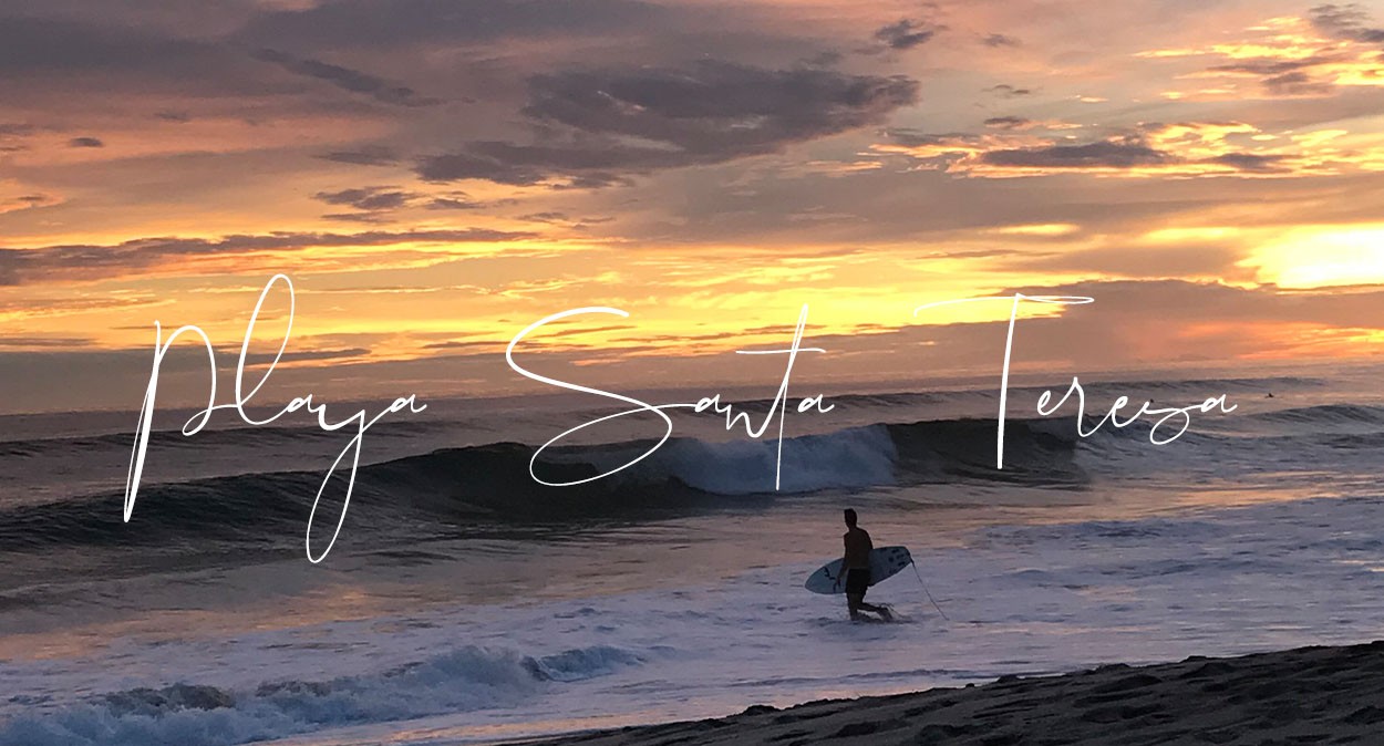 Headerbild im Bannerformat, das einen Strand in Costa Rica bei Sonnenuntergang zeigt