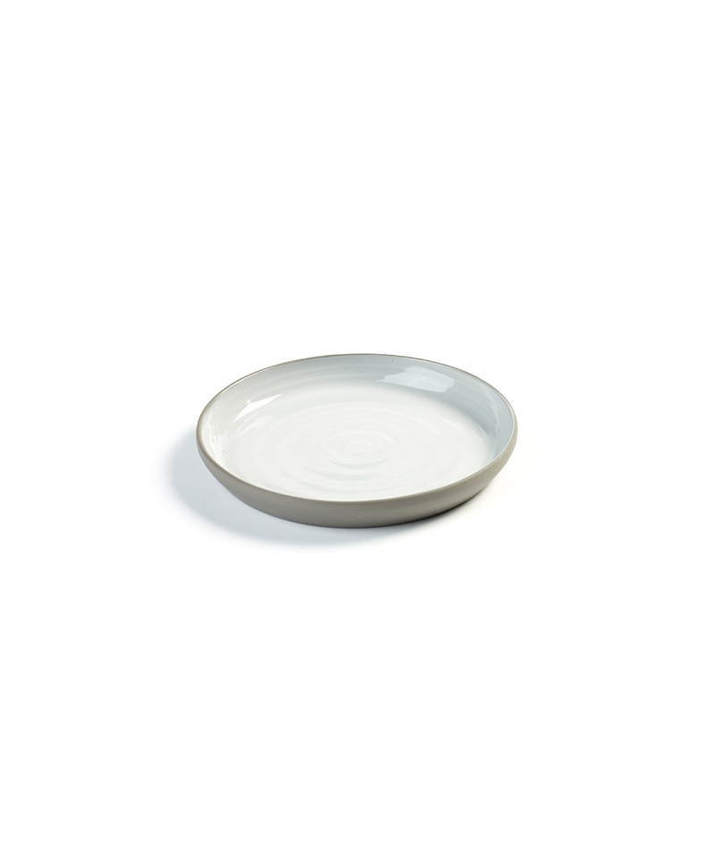 Hier sehen Sie einen Teller in S von der Marke Serax aus der DUSK Kollektion – im Onlineshop RAU concept store
