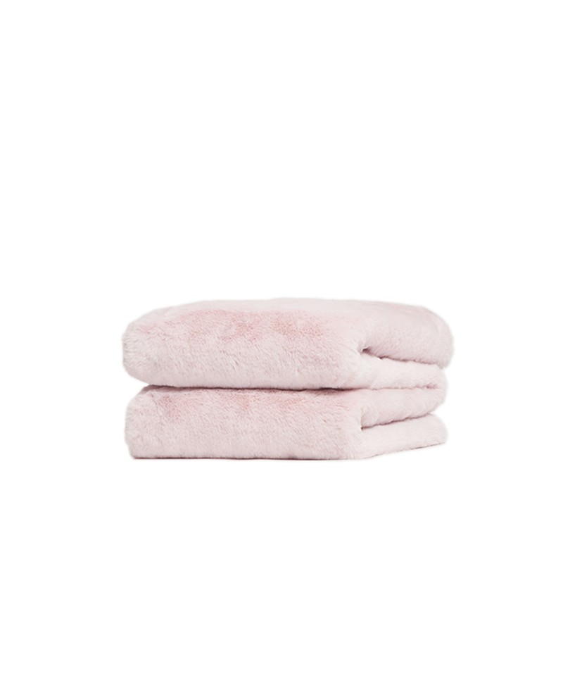 Das Produktfoto zeigt die Decke Little Brady von der Marke Apparis in der Farbe blush – im Onlineshop RAUM concept store