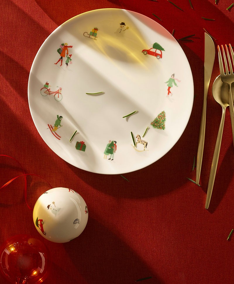 Moodbild der Weihnachtskugel und des Desserttellers von der Dibbern Weihnachtskollektion NOËL im RAUM concept store 