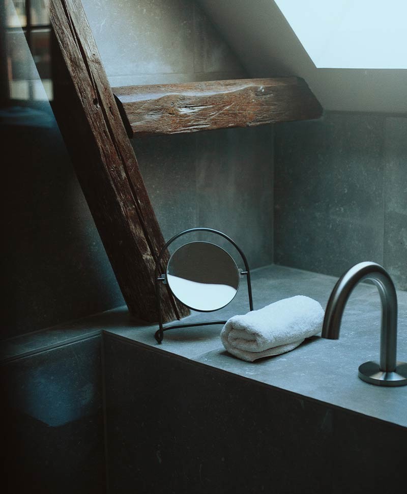 Moodfoto eines rustikalen Badezimmers