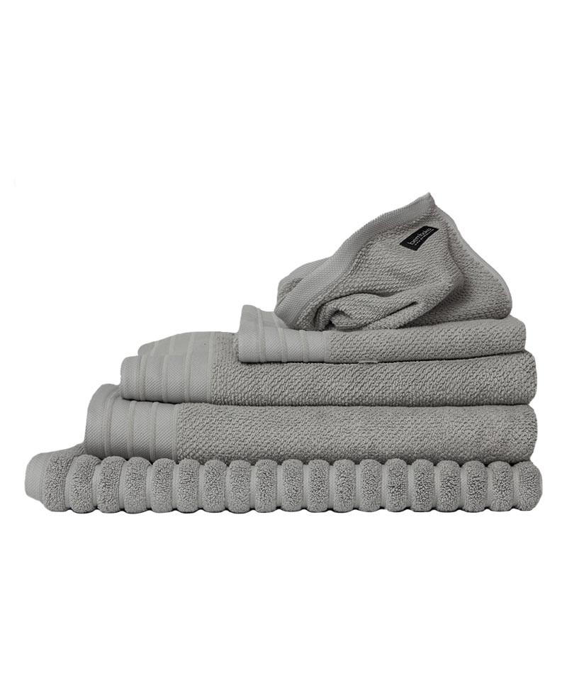 Hier abgebildet ist das Hochwertige Jacquard-handtuch in dove von Bemboka – im Onlineshop RAUM concept store