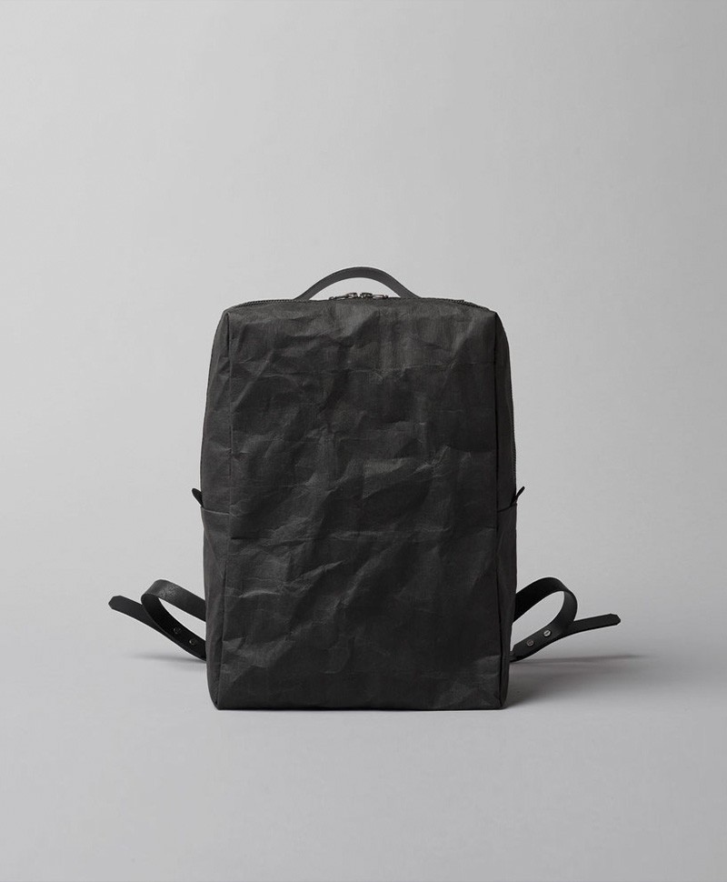 Hier sehen Sie: Backpack - Rucksack aus Papier black%byManufacturer%