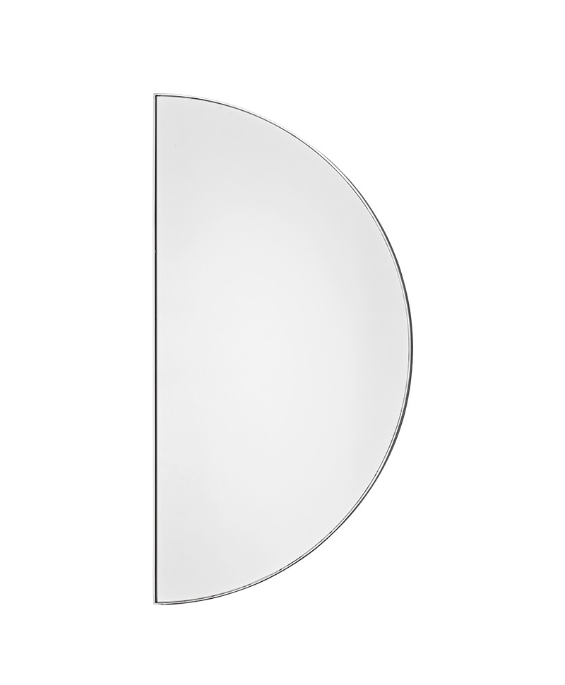 Hier abgebildet ist der UNITY Spiegel als Halbkreis von AYTM in Silber – im Onlineshop RUAM concept store