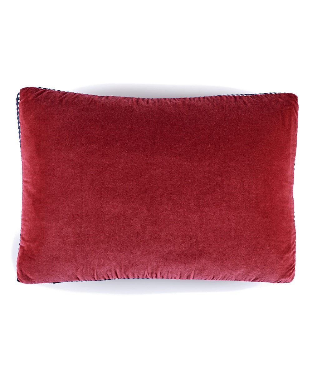 Velvet cushion Athena with piping finish