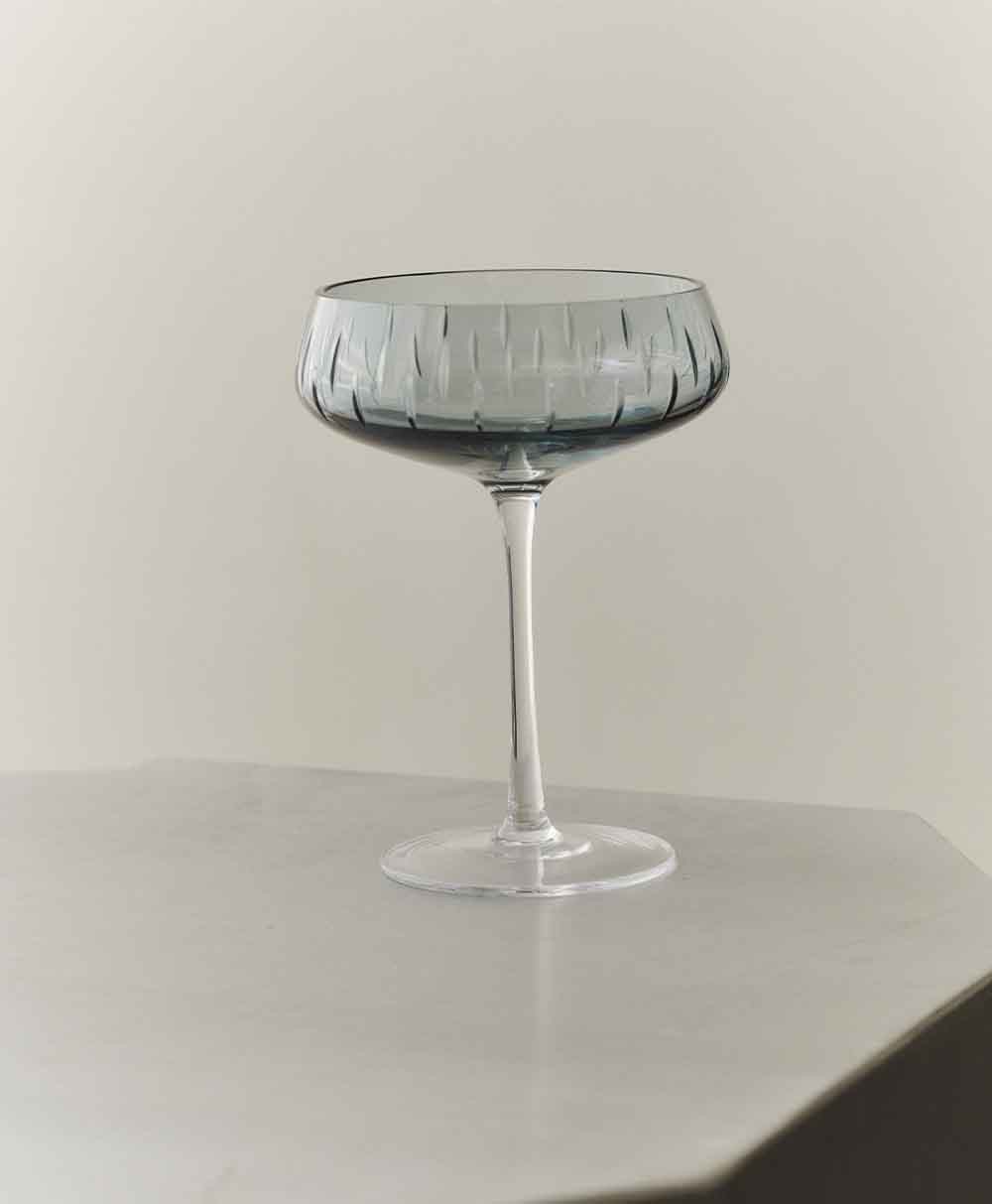 Hier sehen Sie: Champagne Coupe Single Cut%byManufacturer%