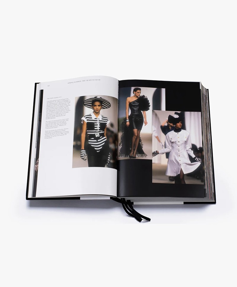 Hassy wortel Cyberruimte Chanel Catwalk: The Complete Collections - order from RaumConceptstore