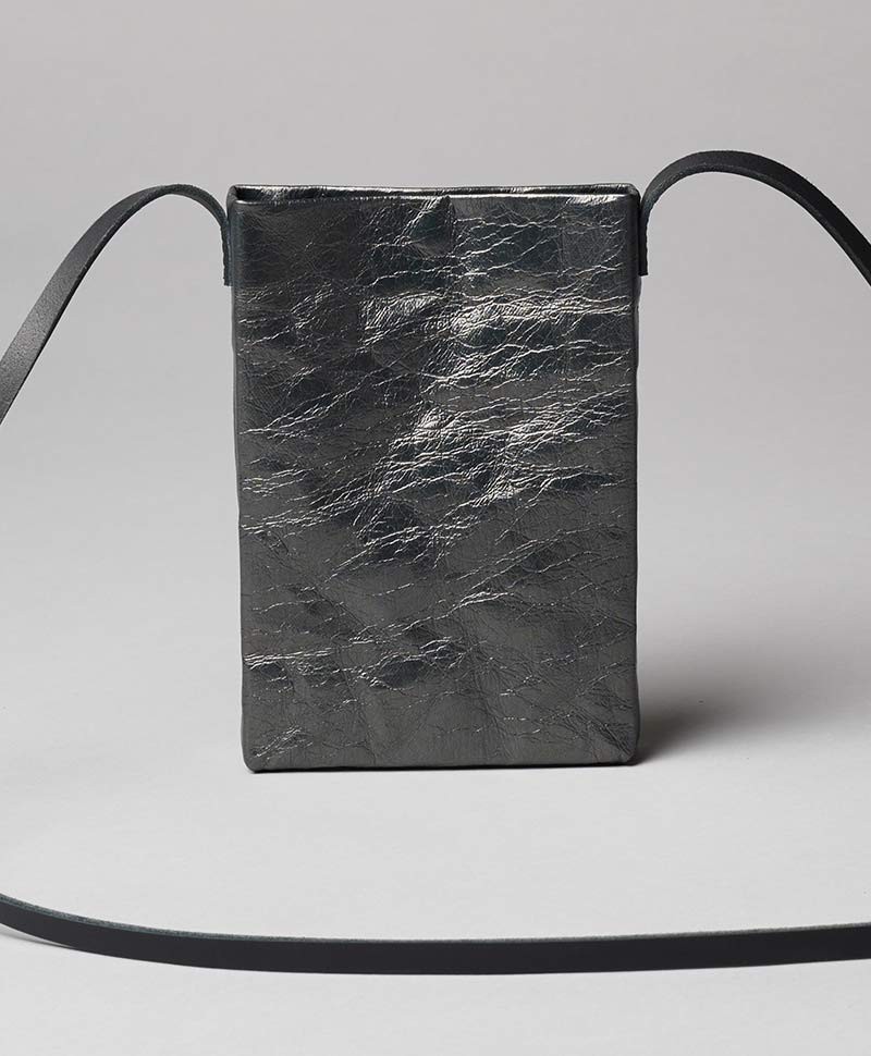Hier sehen Sie: Bar Bag - kleine Handtasche aus Papier coal%byManufacturer%