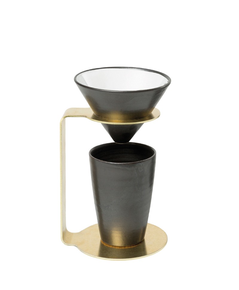 Hier sehen Sie das Mycoffee Filterkaffee Set aus Schwarz Messing von Raumgestalt – RAUM concept store