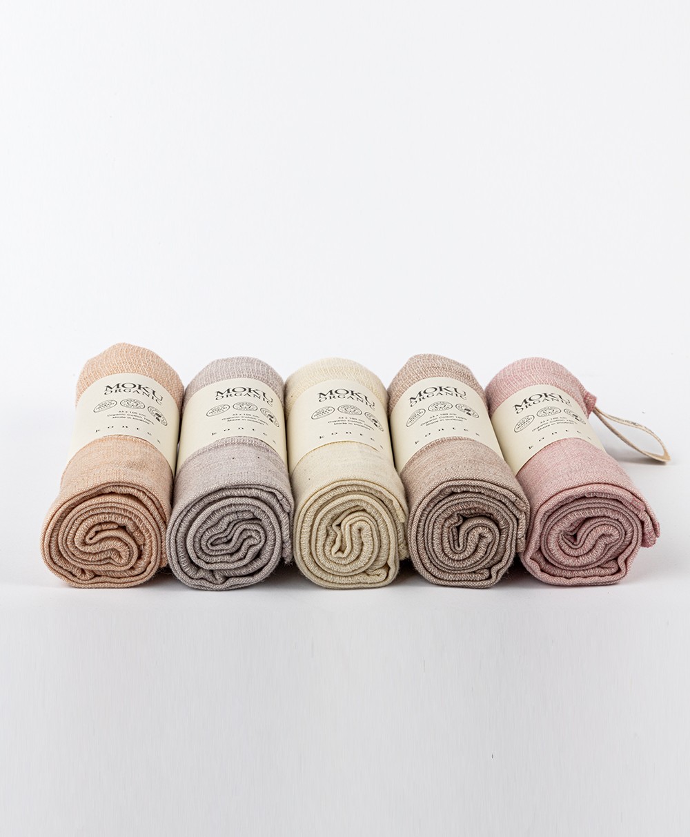 Hier abgebildet das Moku Organic Towel alle Farben von Kenkawai - RAUM concept store