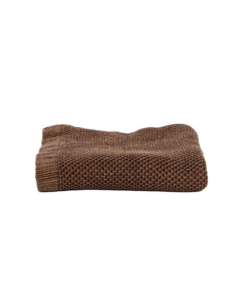 Hier abgebildet ist das Japanische Handtuch-Vintage Waffel in brown von Kenkawai – im RAUM concept store