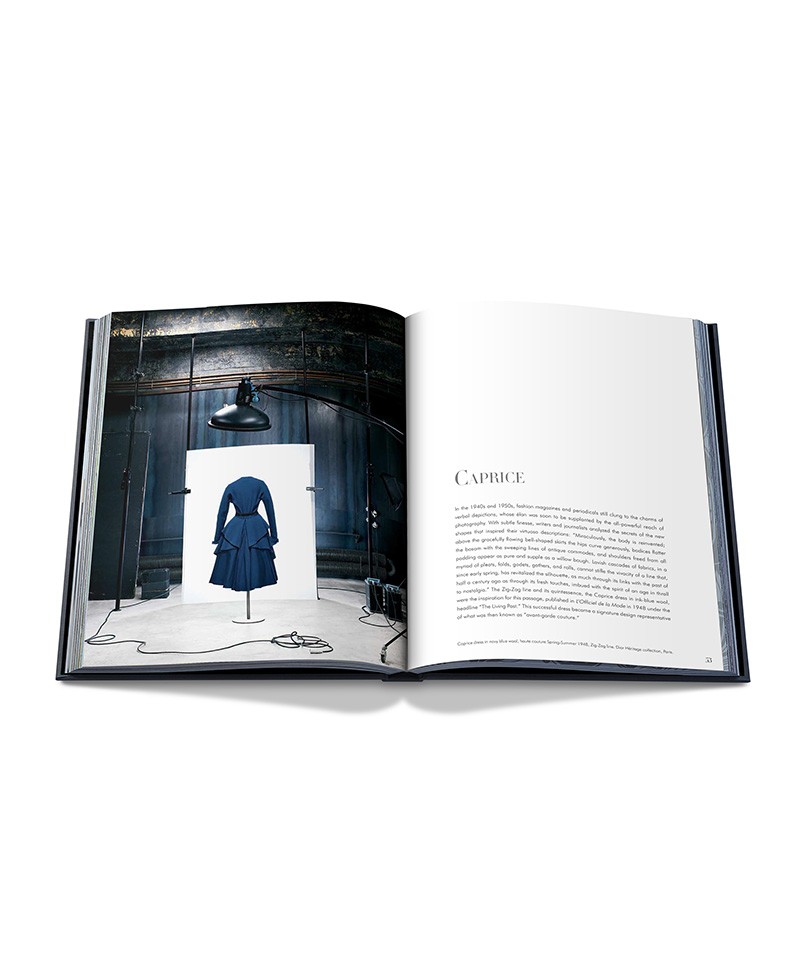 Hier sehen Sie die Innenansicht vom Bildband Dior by Christian Dior von Assouline im RAUM concept store