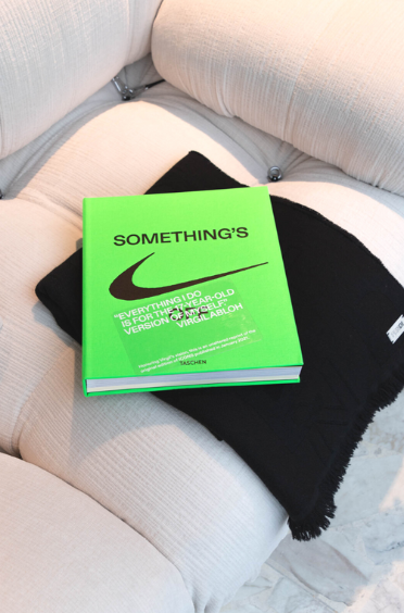 Hier sehen Sie den Bildband Nike. Abloh. Ikons vom Taschen Verlag