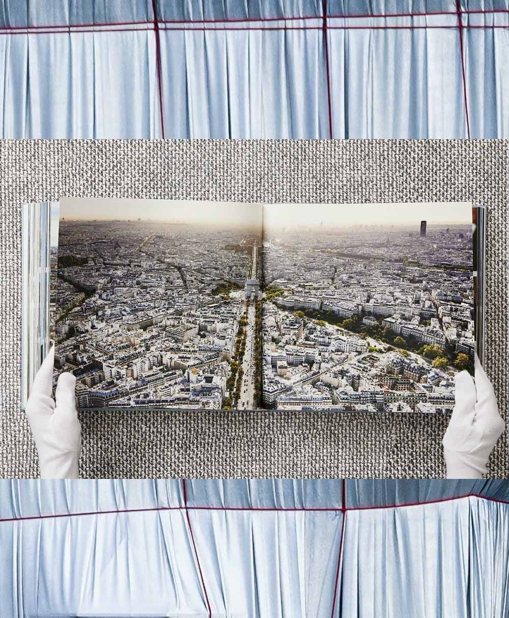 Produktbild des Bildbandes Christo and Jeanne-Claude. L'Arc de Triomphe, Wrapped, Paris vom Taschen Verlag - RAUM concept store