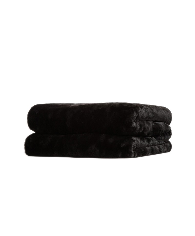 Das Produktfoto zeigt die Decke Brady von der Marke Apparis in der Farbe noir – im Onlineshop RAUM concept store