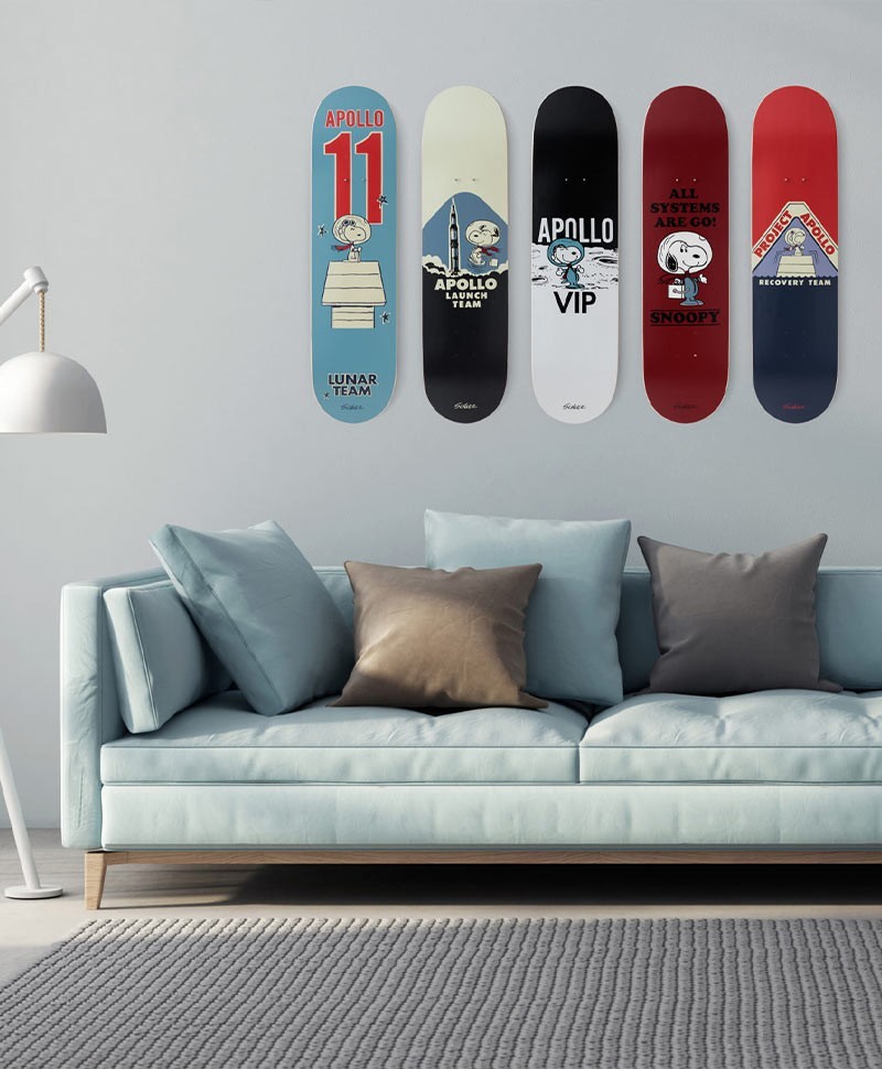 Dieses Moodbild zeigt die Skateboard Kunstobjekte x Schulz Peanuts  von The Skateroom im RAUM concept store.