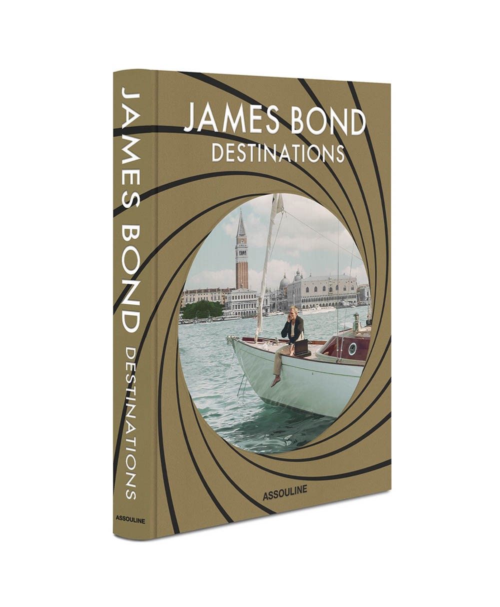 Cover des Bildbands „James Bond Destinations“ von Assouline im RAUM concept store 