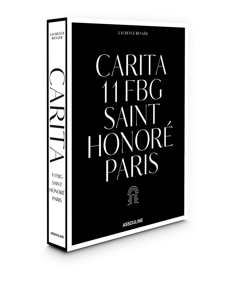 Hier abgebildet ist die Seitenansicht des Bildbandes Carita: 11 FBG Saint Honore Paris von Assouline – im Onlineshop RAUM concept store