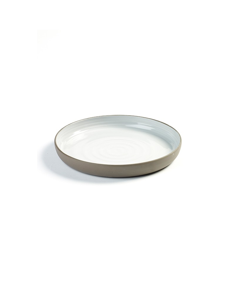 Hier sehen Sie einen Teller in M von der Marke Serax aus der DUSK Kollektion – im Onlineshop RAU concept store