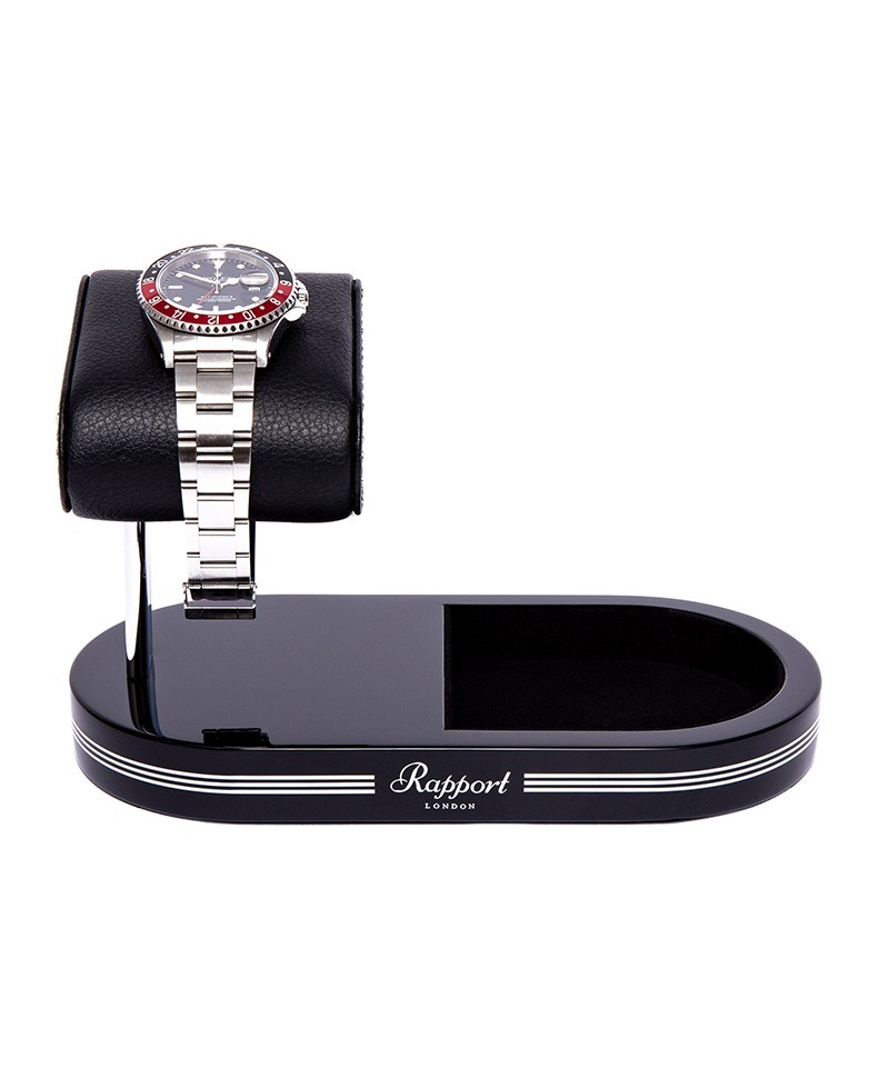 Hier sehen Sie ein Produktbild von dem Formula Watch Stand with Tray in der Farbe black/silber  WS20 von Rapport London  - RAUM concept store