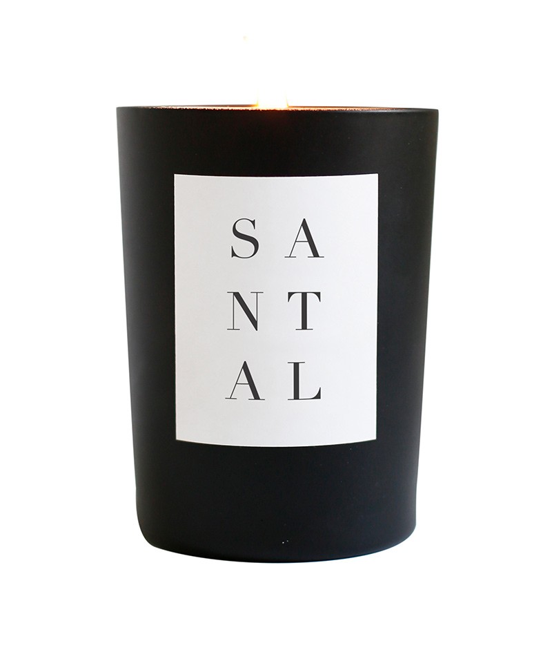 Hier abgebildet ist die Handgegossene Duftkerze Noir SANTAL von Brooklyn Candle Studio – im Onlineshop RUAM concept store