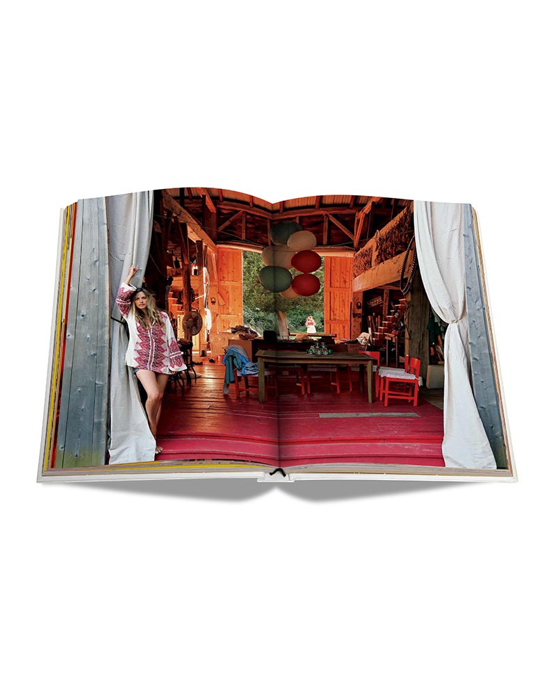 Hier sehen Sie ein Foto der Gypset Trilogy Bildbände von Assouline im RAUM concept store