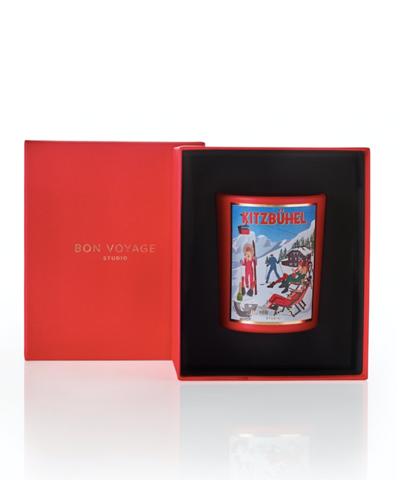Hier abgebildet ist die Verpackung der Luxus Duftkerze Kitzbühel von BON VOYAGE STUDIOS – im Onlineshop RAUM concept store