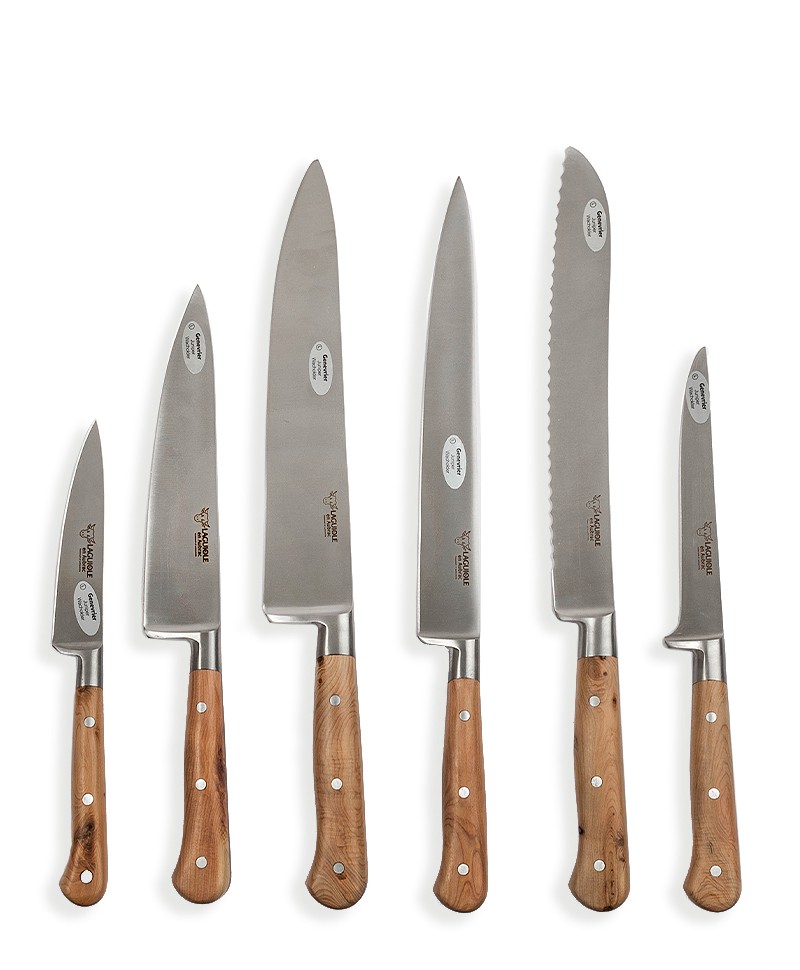 Hier abgebildet das Laguiole 6er Messer-Set in Wacholder von Laguiole en Aubrac - RAUM concept store